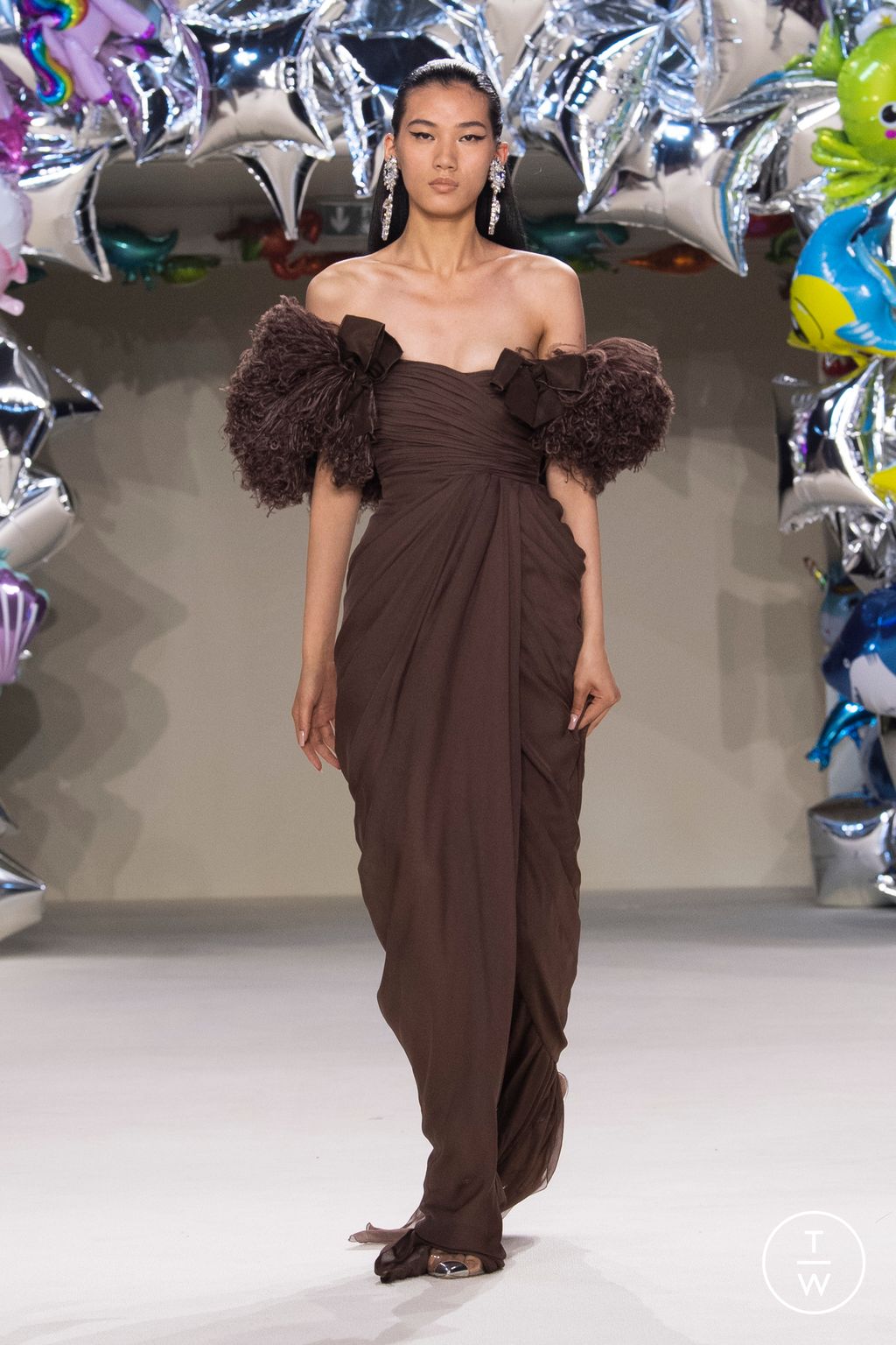 Fashion Week Paris Fall/Winter 2022 look 8 from the Giambattista Valli collection couture