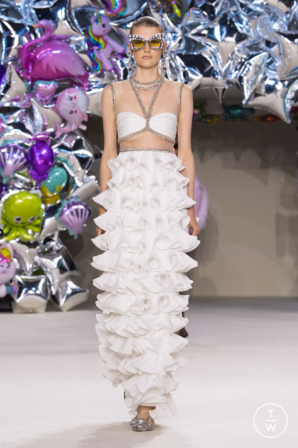 Fashion Week Paris Fall/Winter 2022 look 10 from the Giambattista Valli collection couture