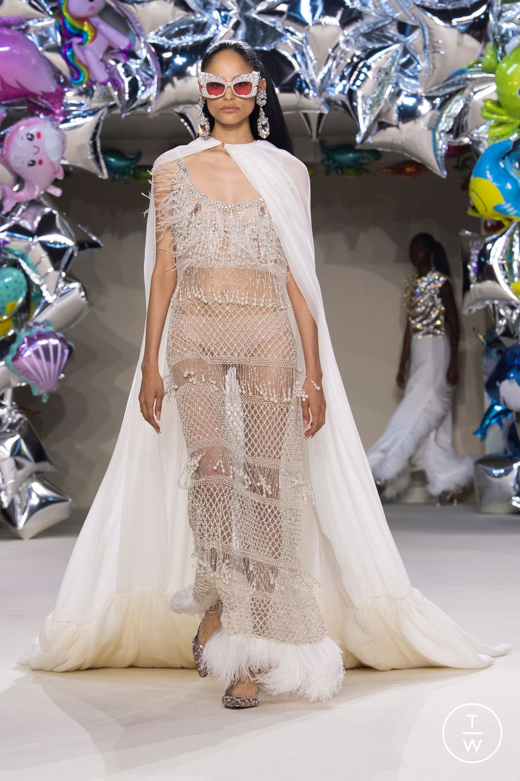 Fashion Week Paris Fall/Winter 2022 look 12 from the Giambattista Valli collection couture