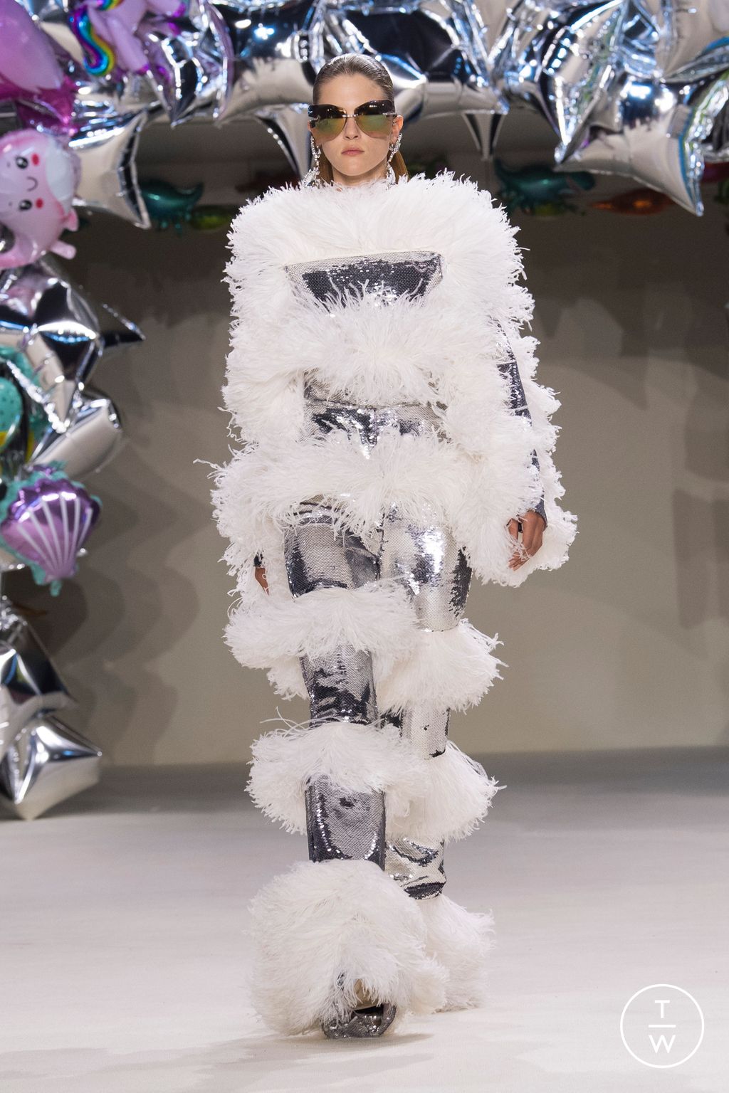 Fashion Week Paris Fall/Winter 2022 look 14 from the Giambattista Valli collection couture