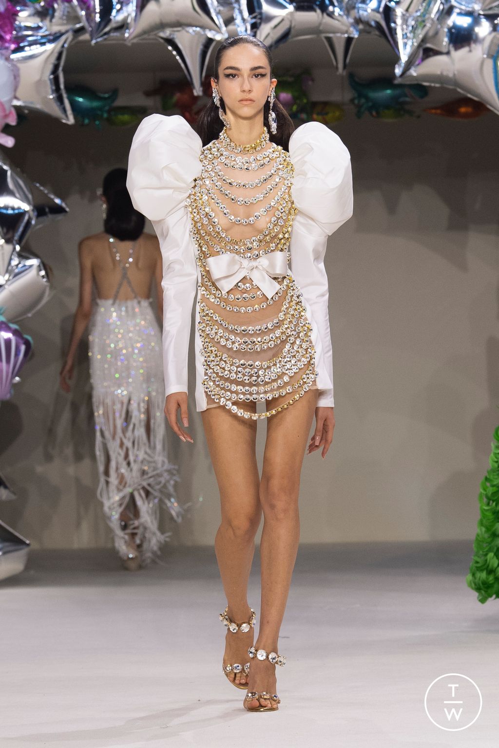 Fashion Week Paris Fall/Winter 2022 look 19 from the Giambattista Valli collection couture