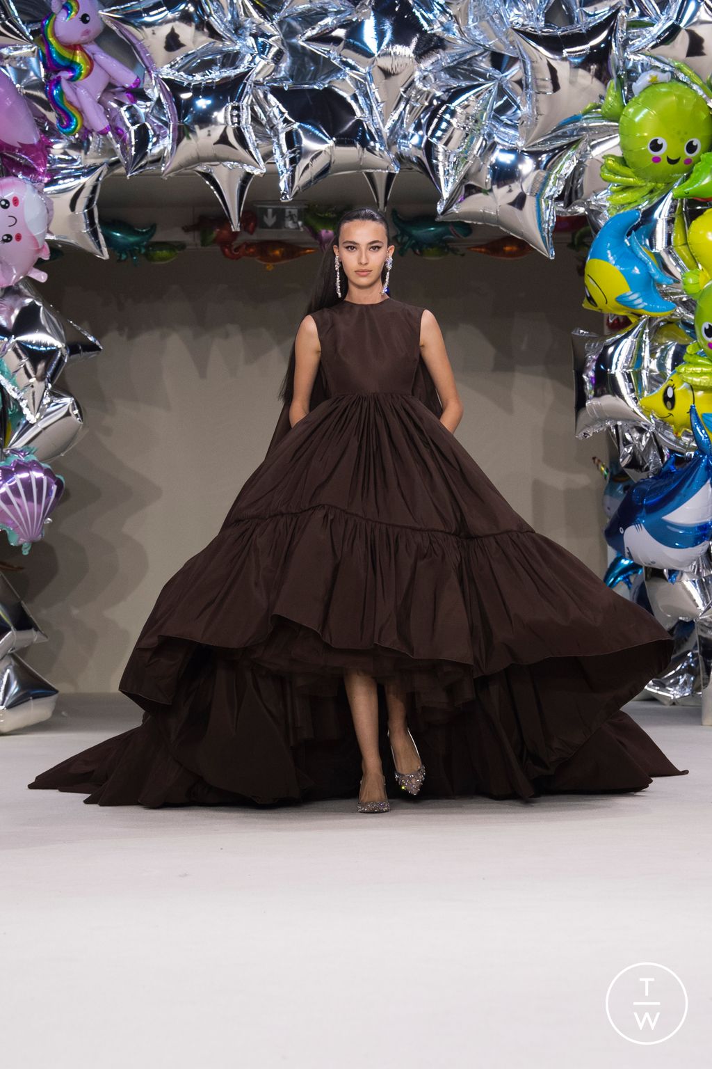 Fashion Week Paris Fall/Winter 2022 look 21 de la collection Giambattista Valli couture
