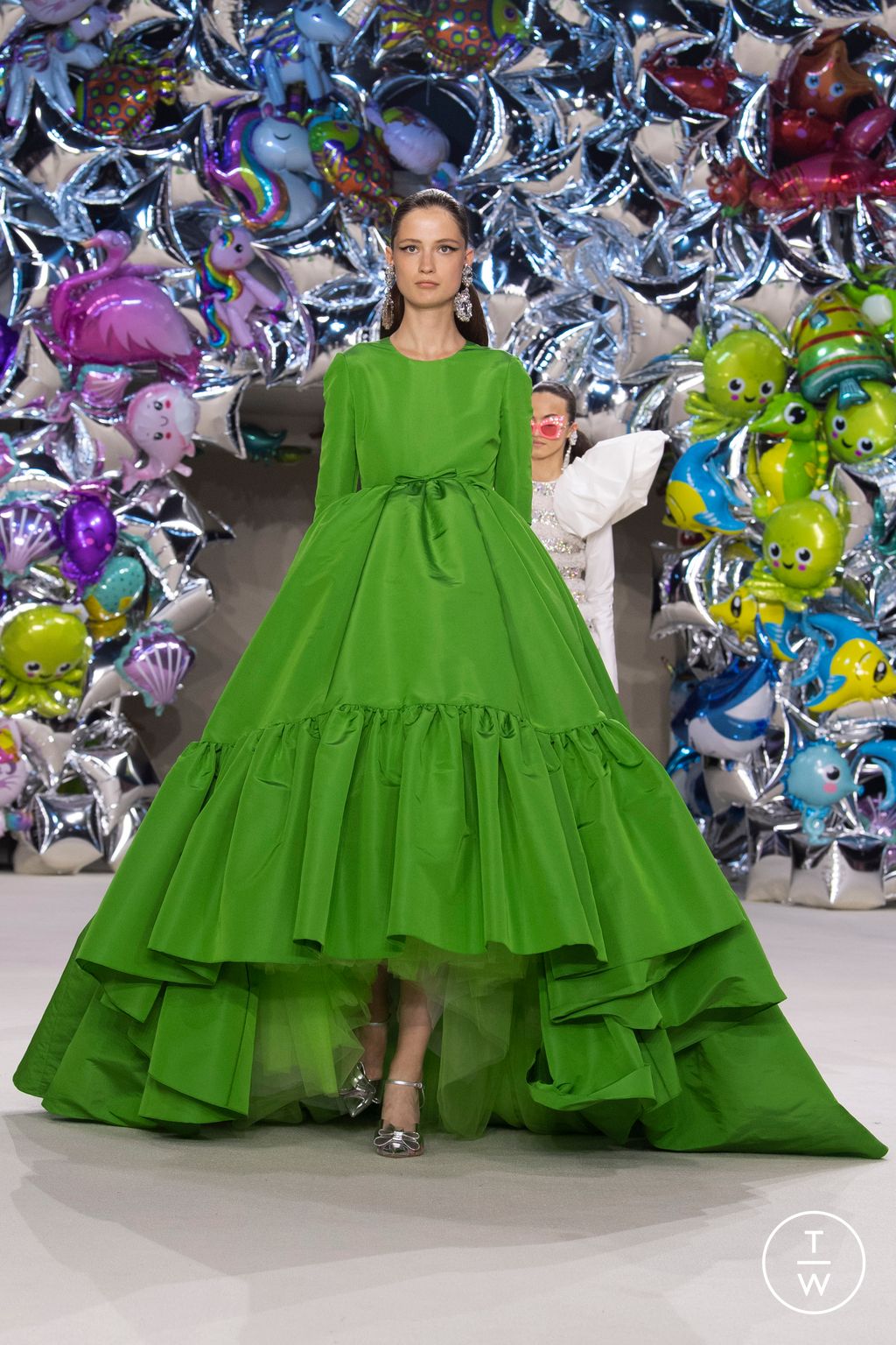 Fashion Week Paris Fall/Winter 2022 look 26 from the Giambattista Valli collection couture