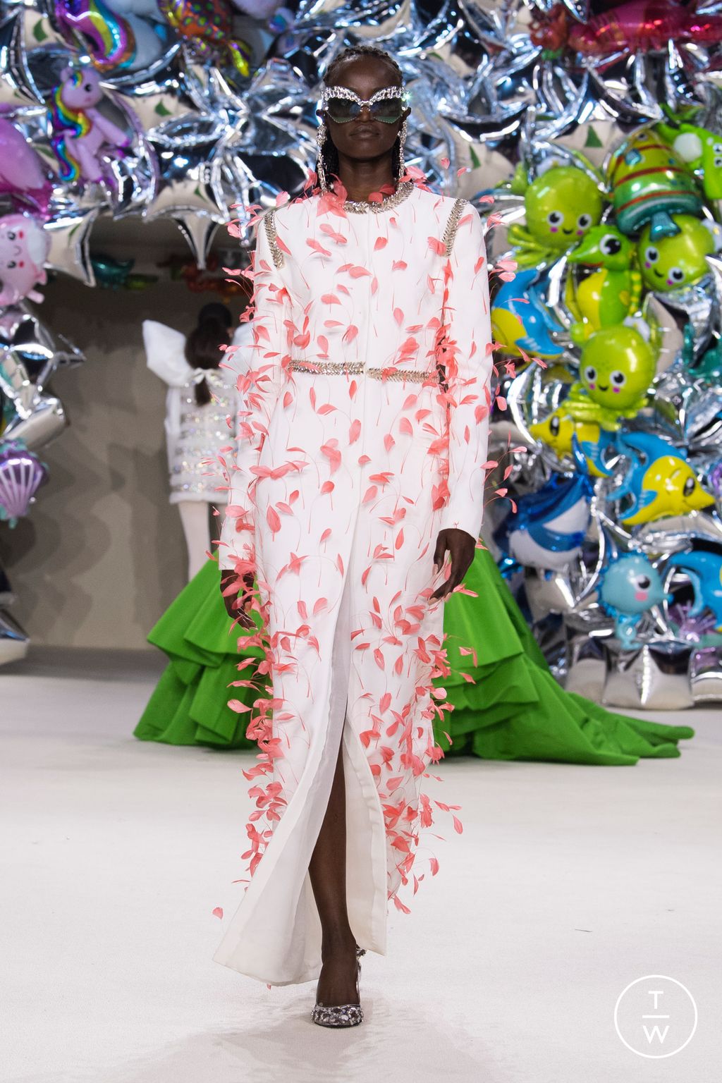Fashion Week Paris Fall/Winter 2022 look 28 de la collection Giambattista Valli couture