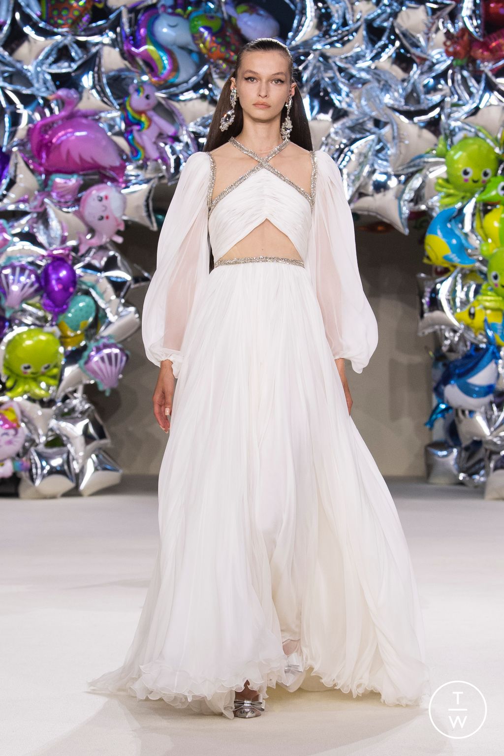 Fashion Week Paris Fall/Winter 2022 look 27 from the Giambattista Valli collection couture