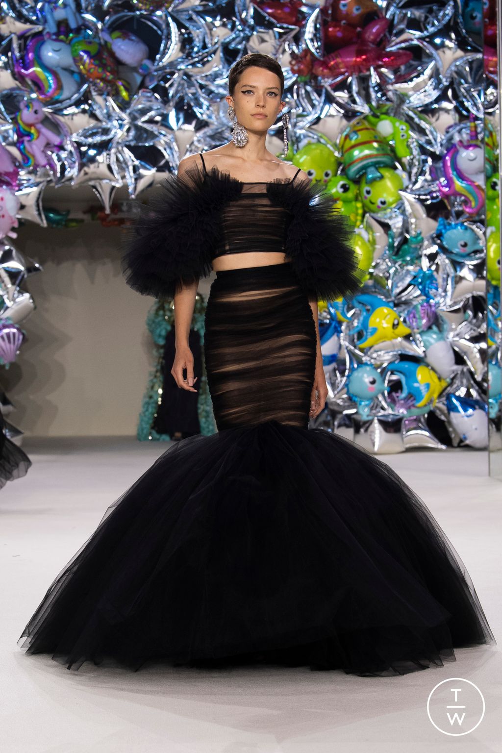 Fashion Week Paris Fall/Winter 2022 look 34 from the Giambattista Valli collection 高级定制