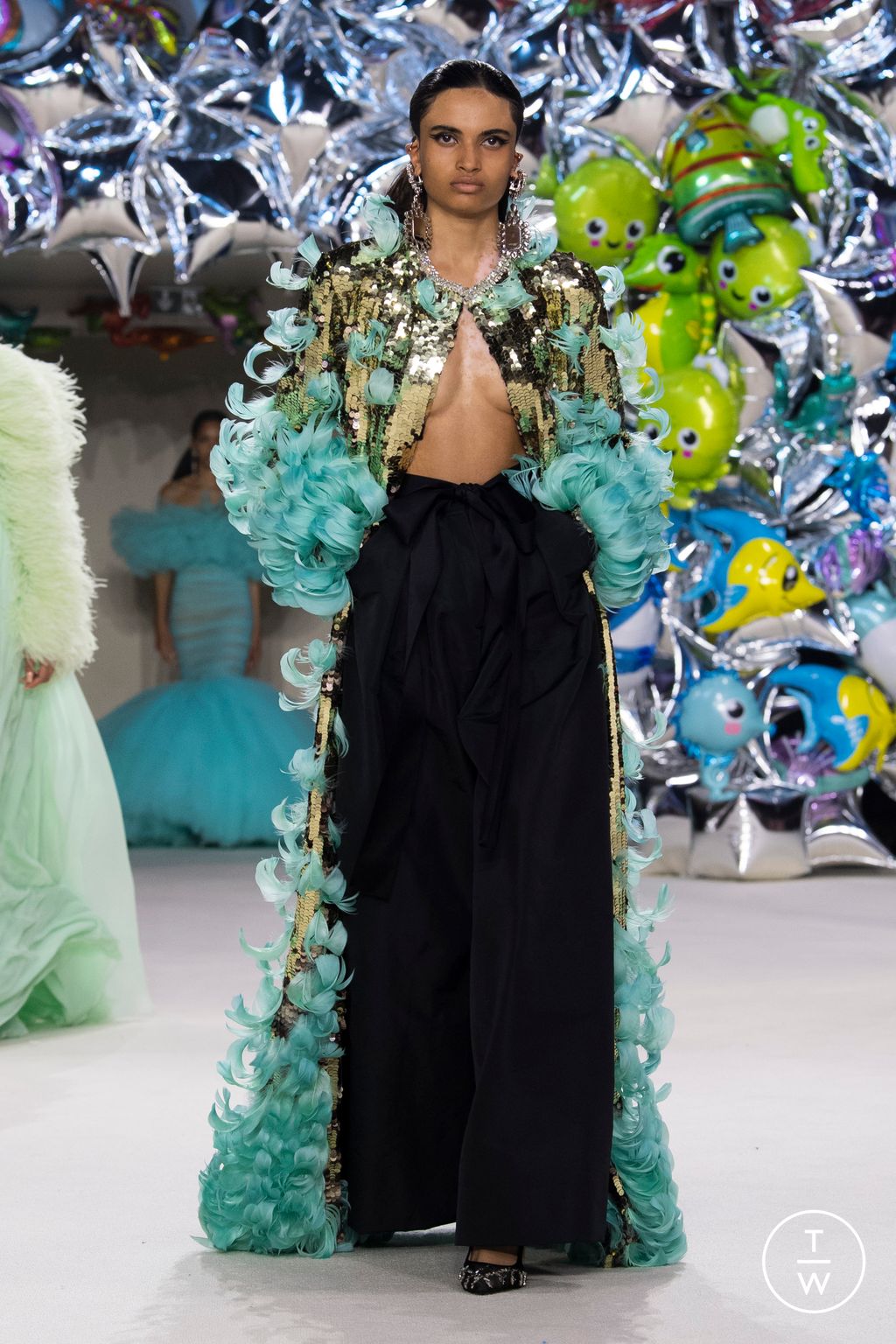 Fashion Week Paris Fall/Winter 2022 look 35 from the Giambattista Valli collection couture