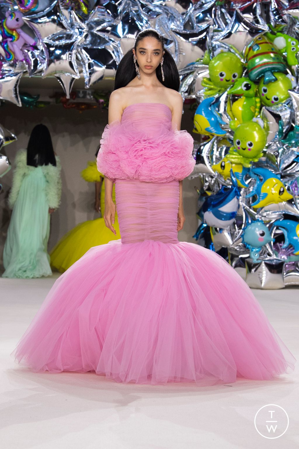 Fashion Week Paris Fall/Winter 2022 look 37 from the Giambattista Valli collection couture