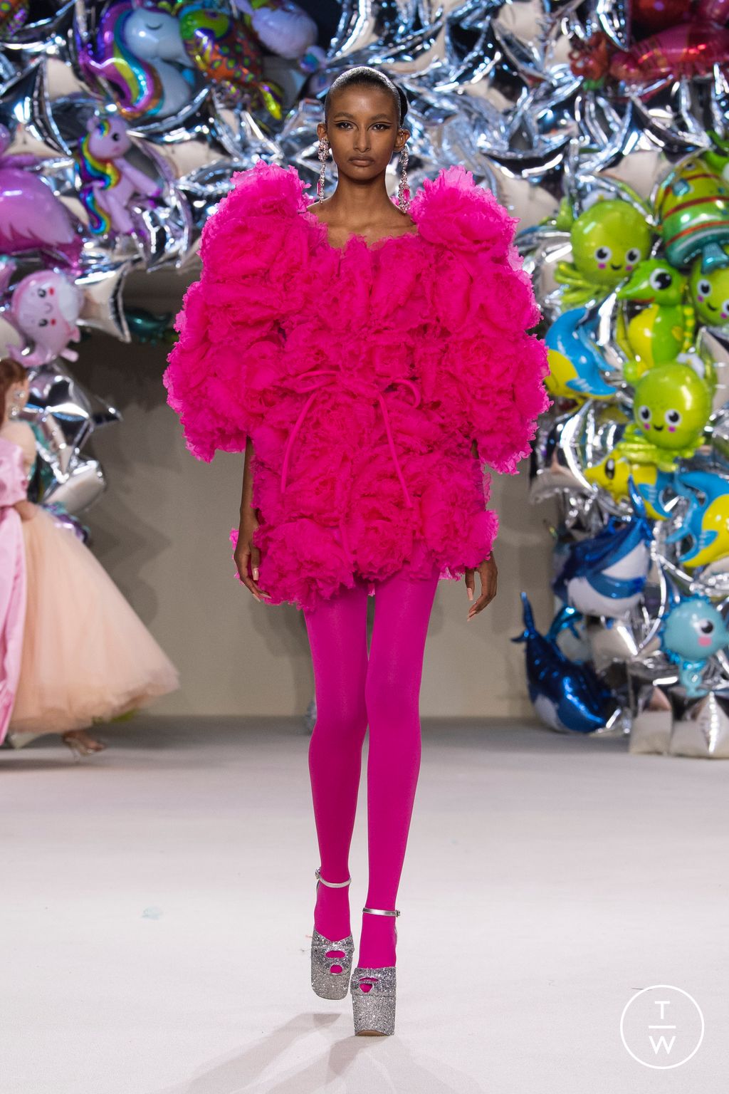 Fashion Week Paris Fall/Winter 2022 look 42 from the Giambattista Valli collection couture
