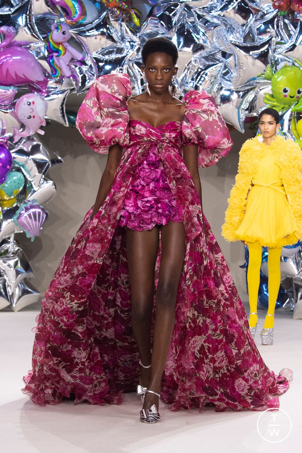 Fashion Week Paris Fall/Winter 2022 look 46 de la collection Giambattista Valli couture