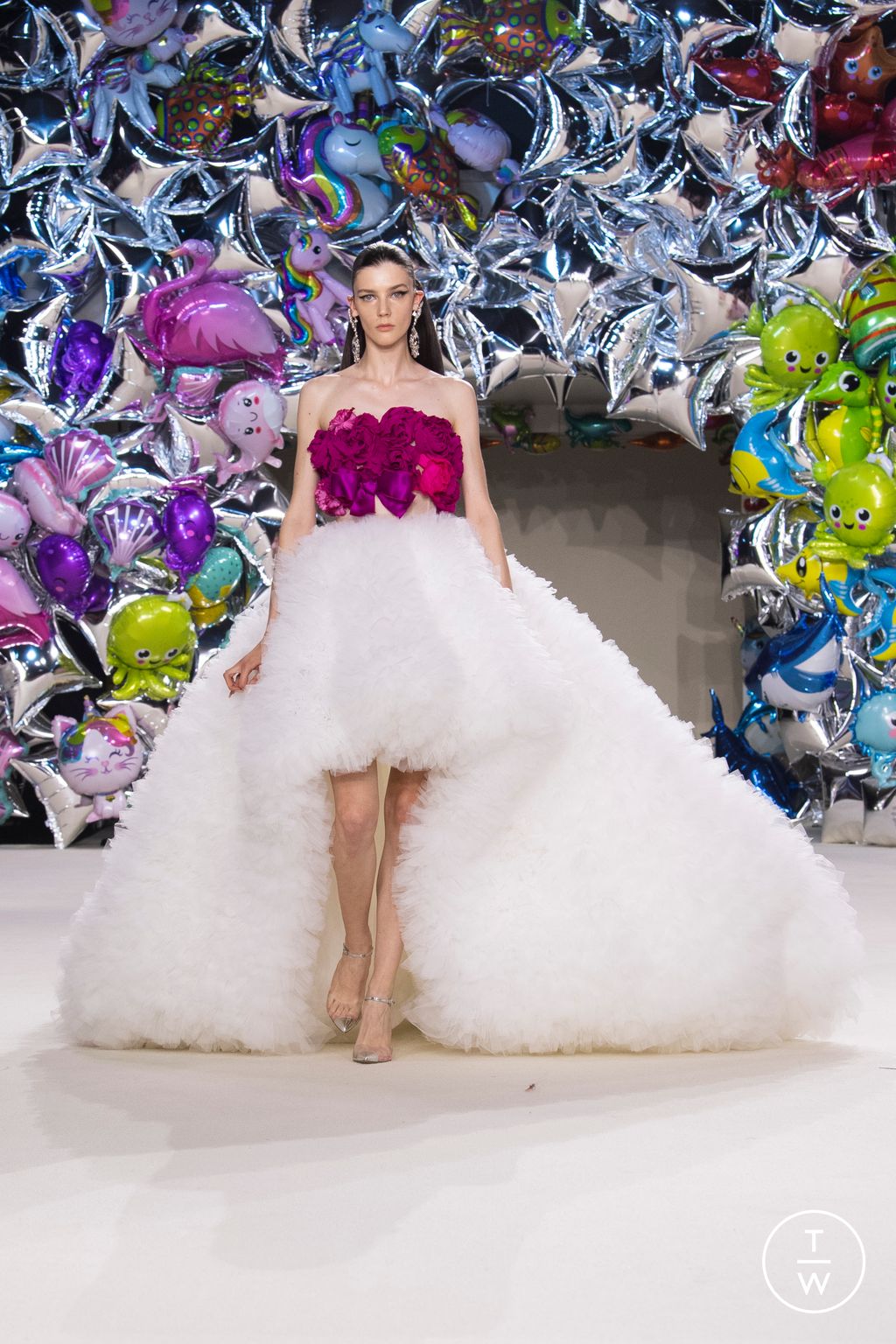 Fashion Week Paris Fall/Winter 2022 look 49 from the Giambattista Valli collection couture