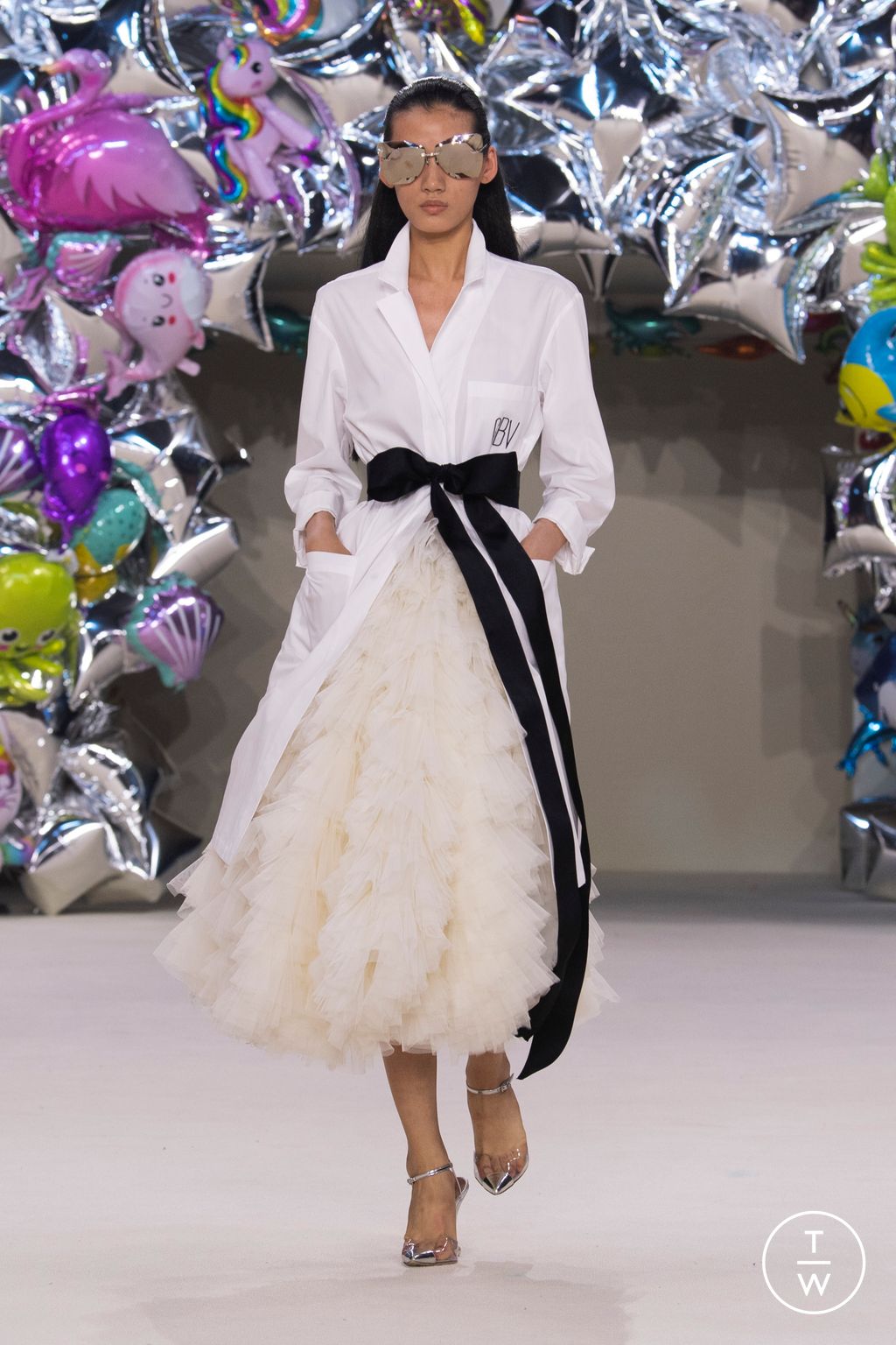 Fashion Week Paris Fall/Winter 2022 look 53 from the Giambattista Valli collection couture