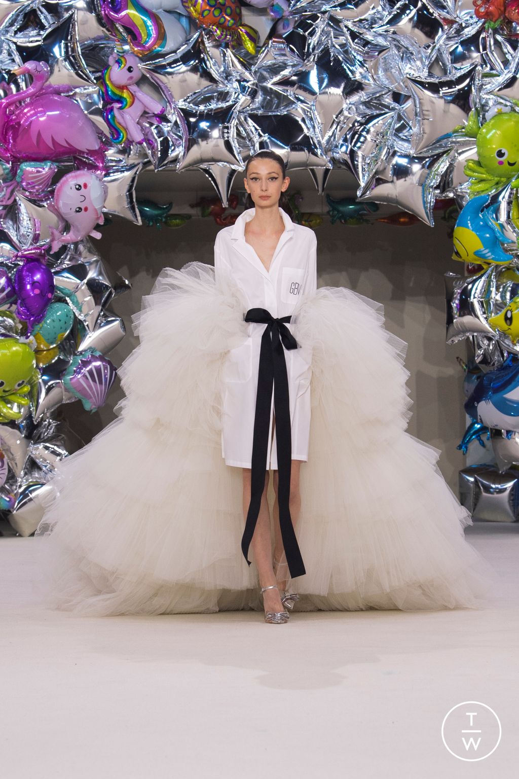 Fashion Week Paris Fall/Winter 2022 look 54 de la collection Giambattista Valli couture
