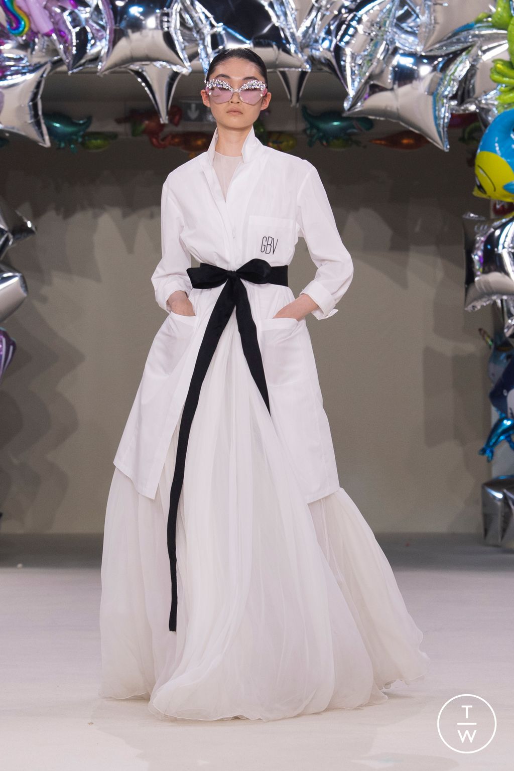 Fashion Week Paris Fall/Winter 2022 look 55 de la collection Giambattista Valli couture