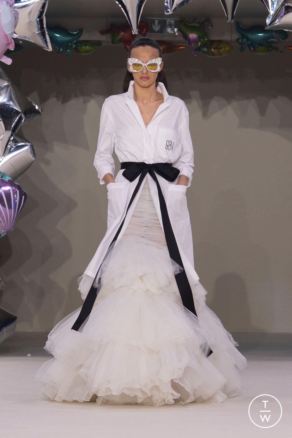 Fashion Week Paris Fall/Winter 2022 look 57 de la collection Giambattista Valli couture