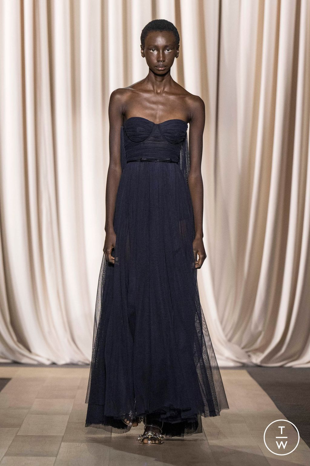 Fashion Week Paris Spring/Summer 2024 look 2 de la collection Giambattista Valli womenswear