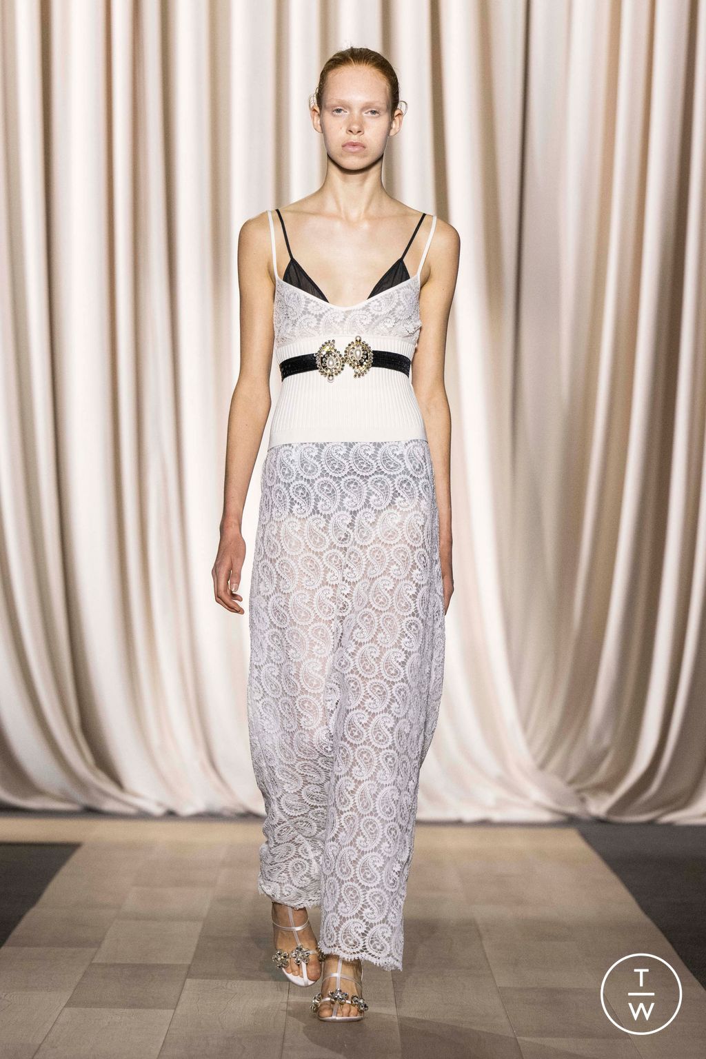 Fashion Week Paris Spring/Summer 2024 look 5 de la collection Giambattista Valli womenswear