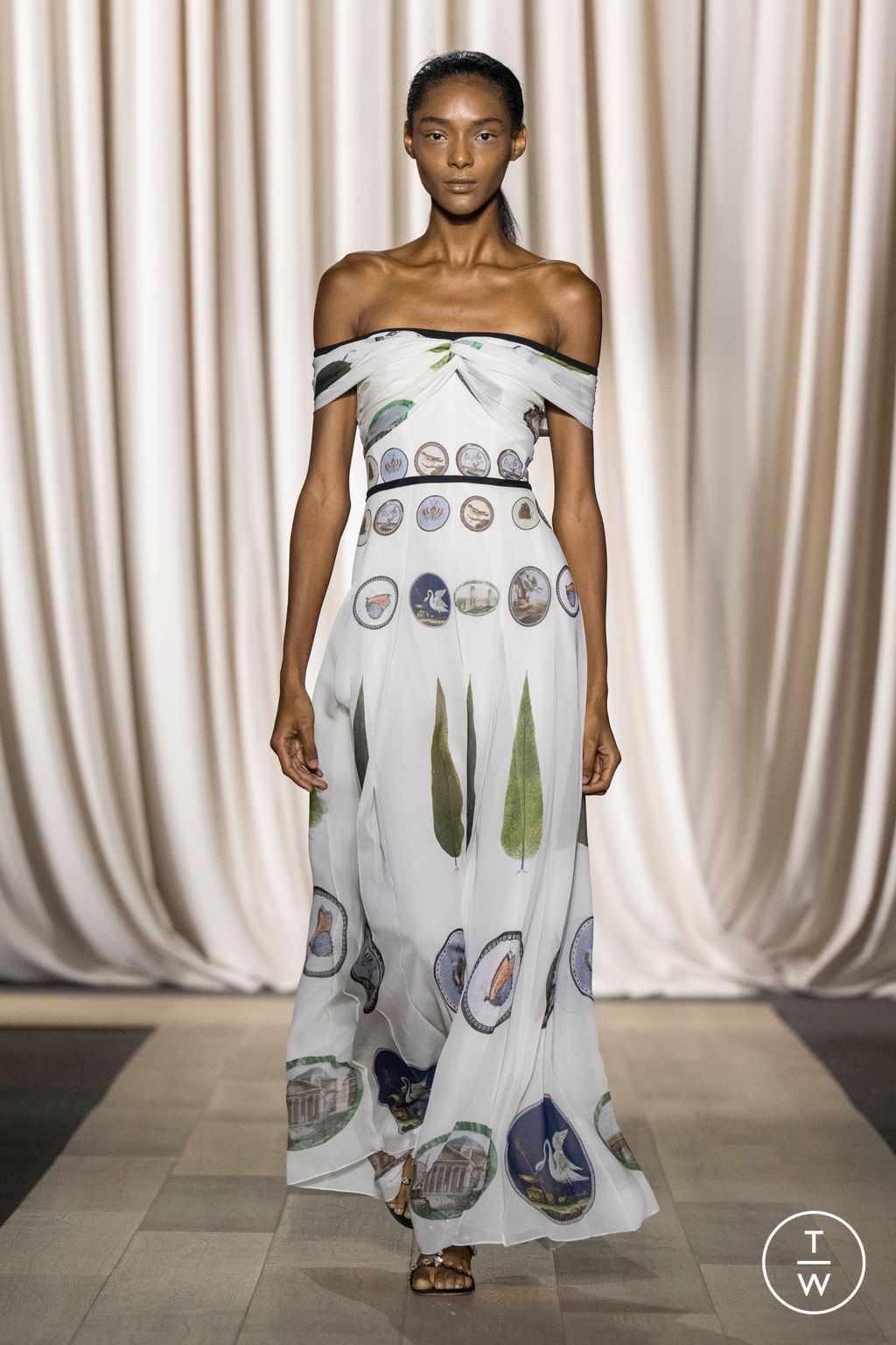 Fashion Week Paris Spring/Summer 2024 look 20 from the Giambattista Valli collection womenswear