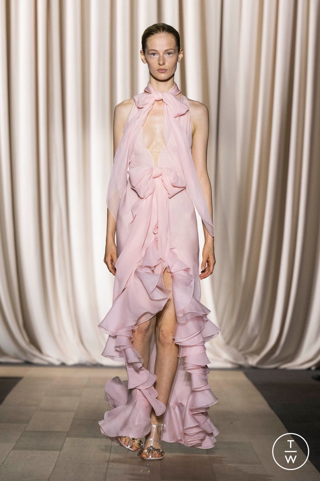 Fashion Week Paris Spring/Summer 2024 look 44 from the Giambattista Valli collection 女装