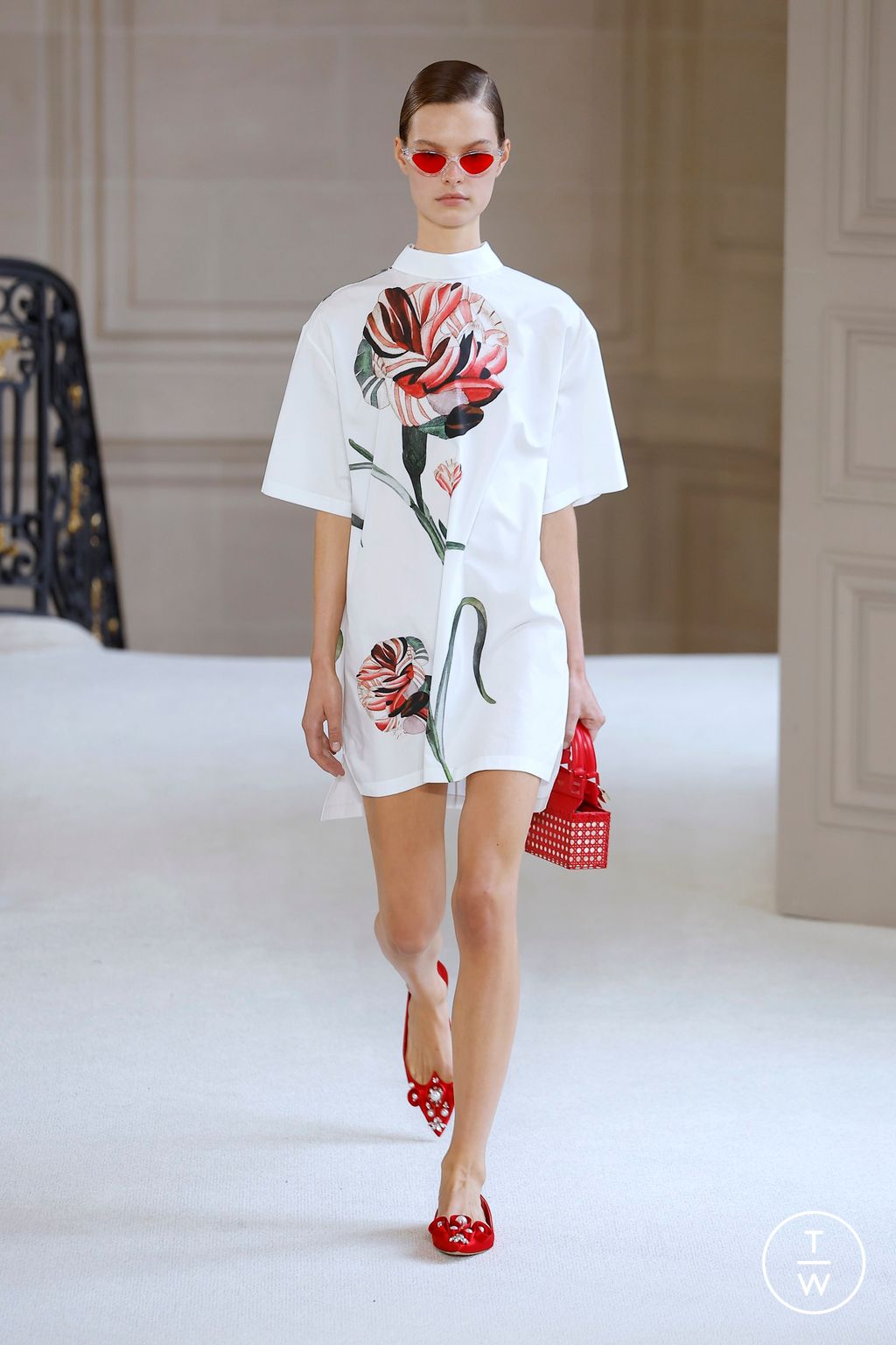 Fashion Week Paris Spring/Summer 2025 look 4 de la collection Giambattista Valli womenswear