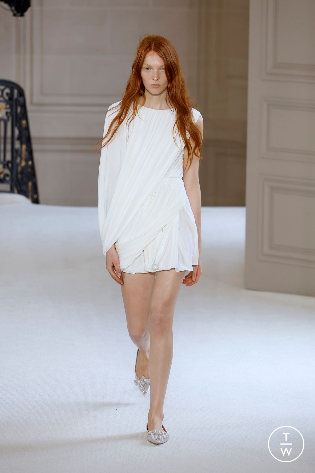 Fashion Week Paris Spring/Summer 2025 look 5 from the Giambattista Valli collection womenswear