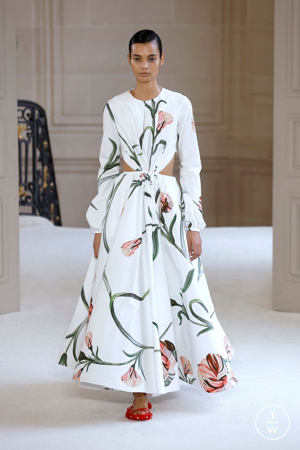 Fashion Week Paris Spring/Summer 2025 look 8 de la collection Giambattista Valli womenswear