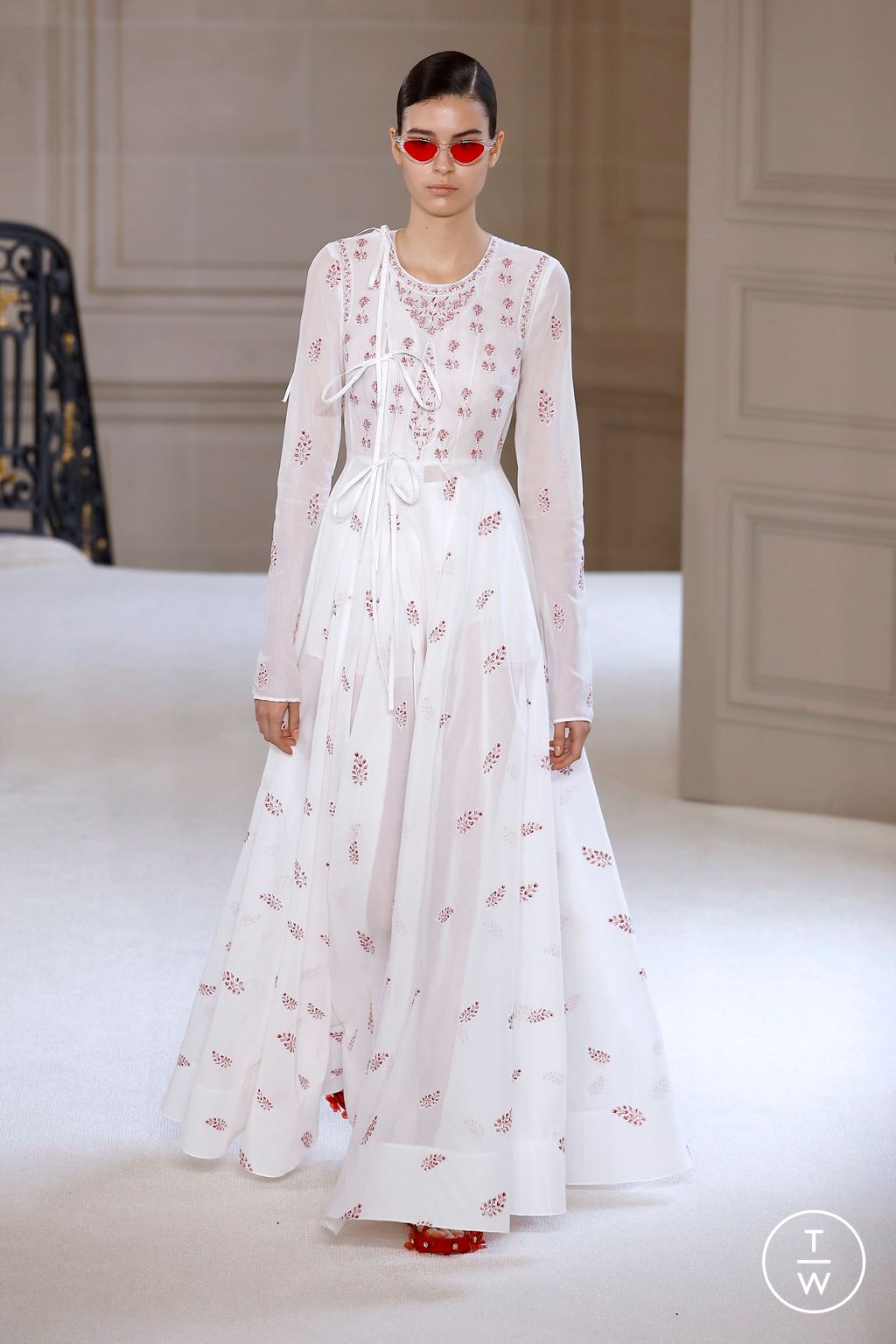 Fashion Week Paris Spring/Summer 2025 look 12 from the Giambattista Valli collection womenswear