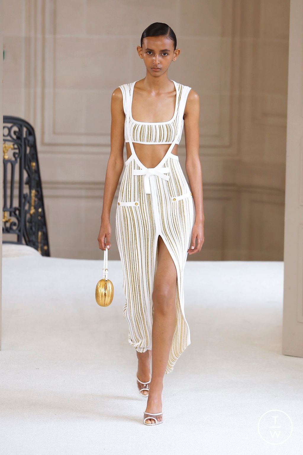 Fashion Week Paris Spring/Summer 2025 look 13 from the Giambattista Valli collection womenswear