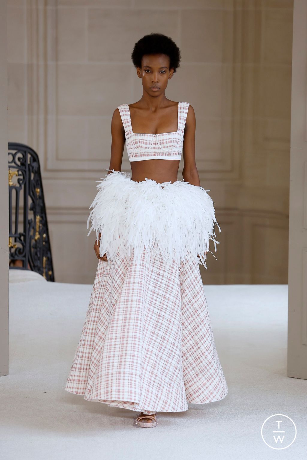 Fashion Week Paris Spring/Summer 2025 look 22 de la collection Giambattista Valli womenswear