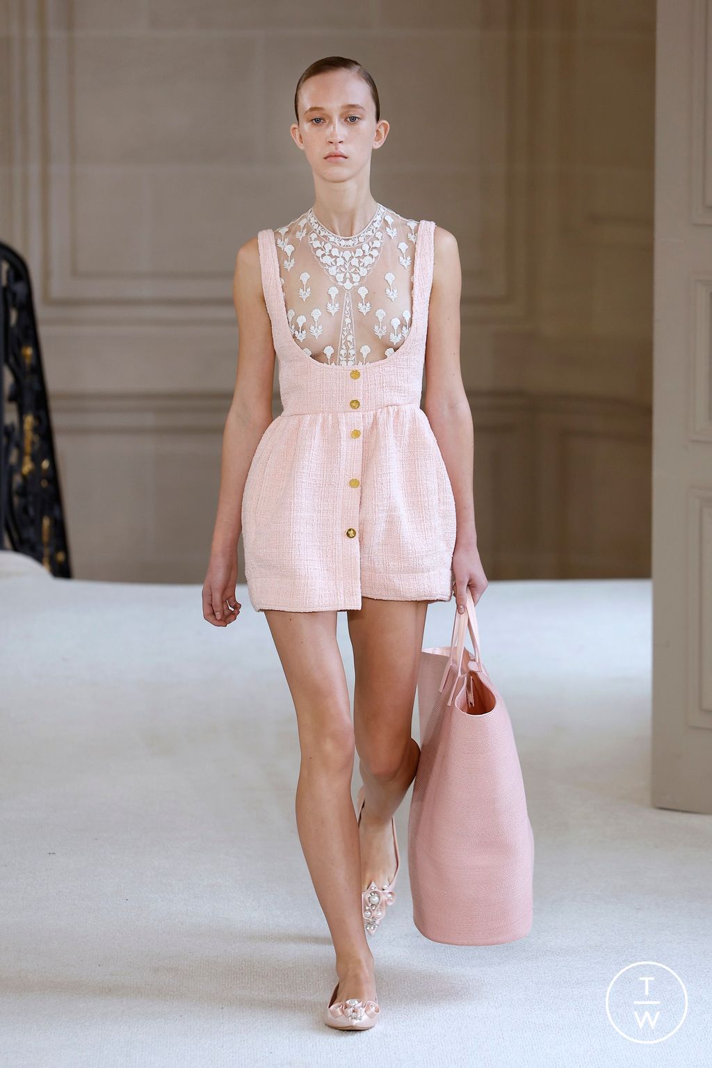 Fashion Week Paris Spring/Summer 2025 look 25 from the Giambattista Valli collection womenswear