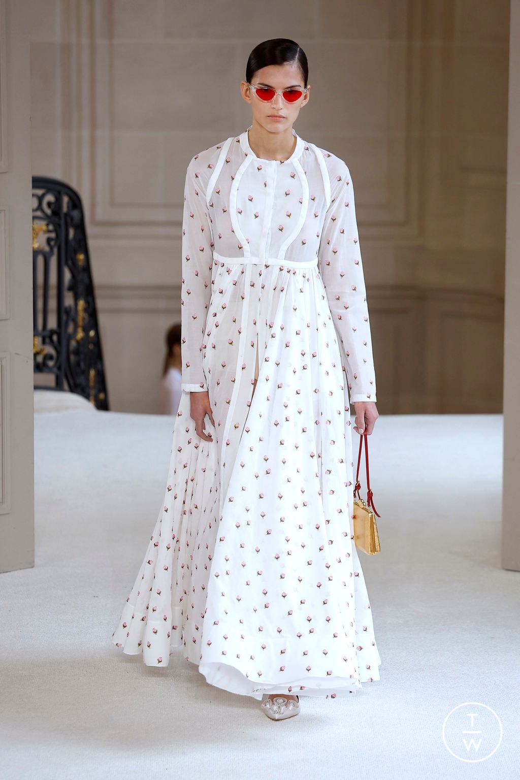 Fashion Week Paris Spring/Summer 2025 look 26 de la collection Giambattista Valli womenswear
