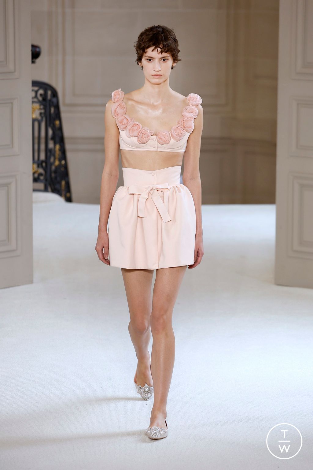 Fashion Week Paris Spring/Summer 2025 look 29 from the Giambattista Valli collection womenswear