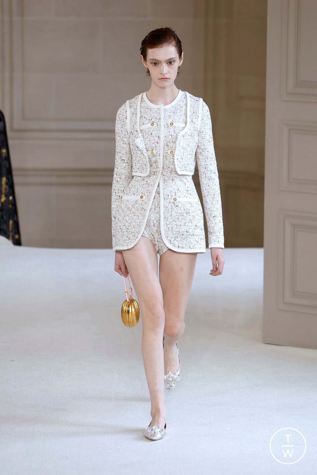 Fashion Week Paris Spring/Summer 2025 look 32 de la collection Giambattista Valli womenswear