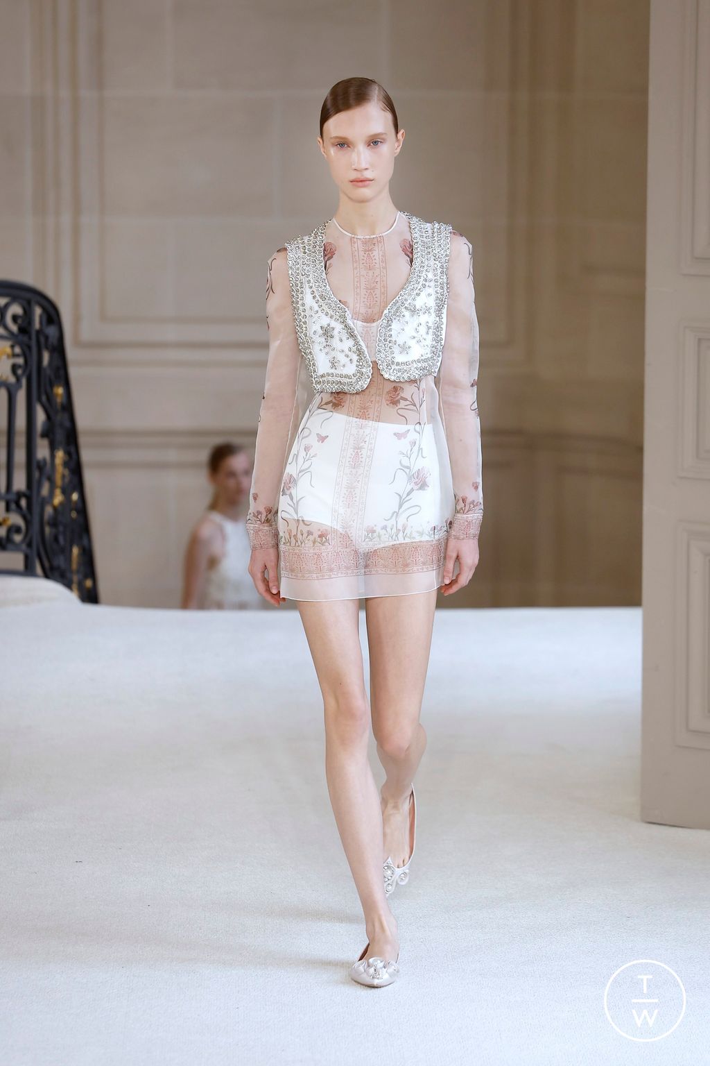 Fashion Week Paris Spring-Summer 2025 look 34 from the Giambattista Valli collection womenswear