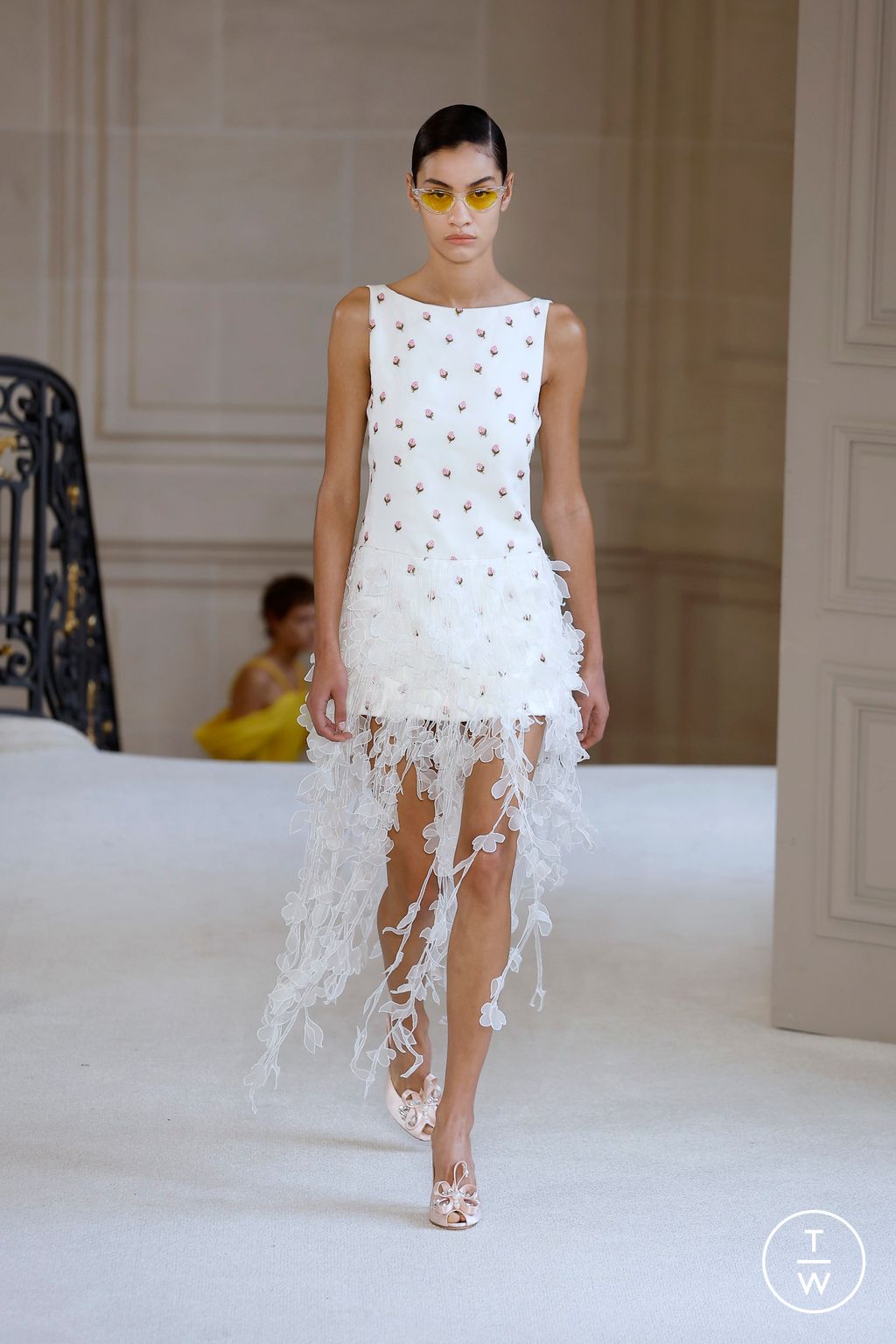 Fashion Week Paris Spring/Summer 2025 look 38 from the Giambattista Valli collection womenswear