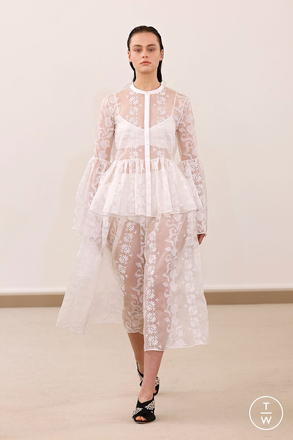 Fashion Week Paris Spring/Summer 2026 look 29 from the Giambattista Valli collection 女装