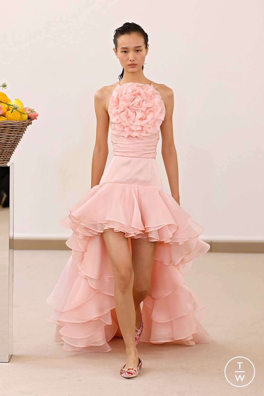 Fashion Week Paris Spring/Summer 2026 look 44 from the Giambattista Valli collection 女装