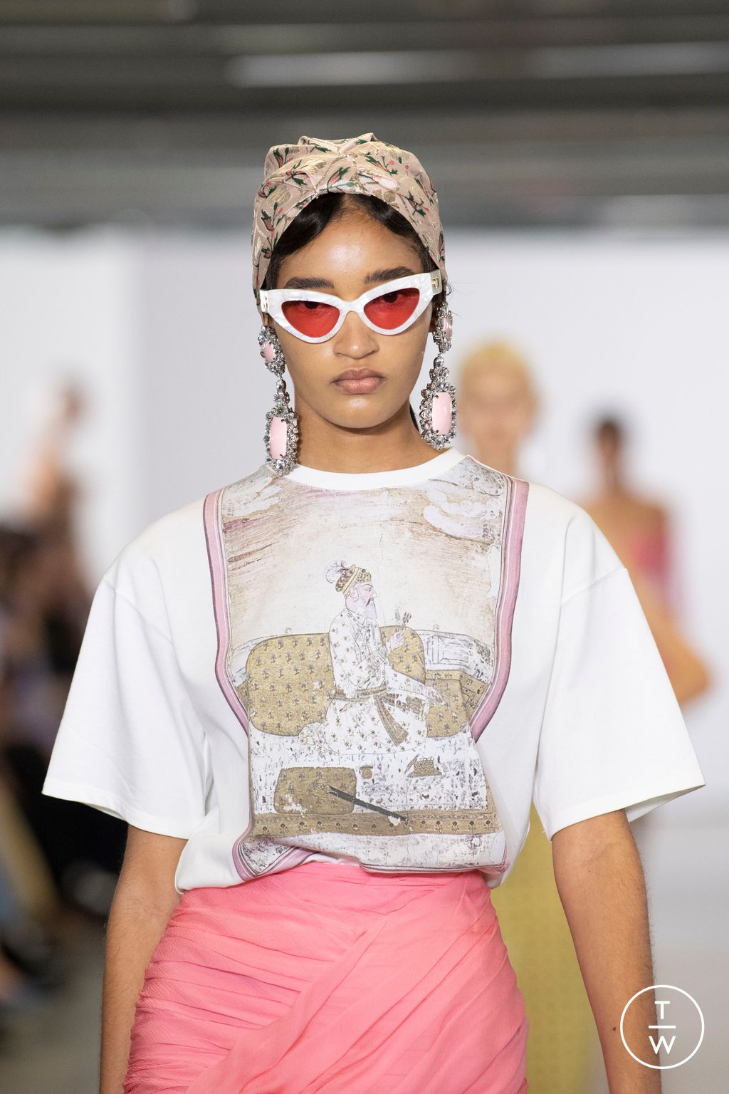 Fashion Week Paris Spring/Summer 2023 look 16 from the Giambattista Valli collection 女装配饰