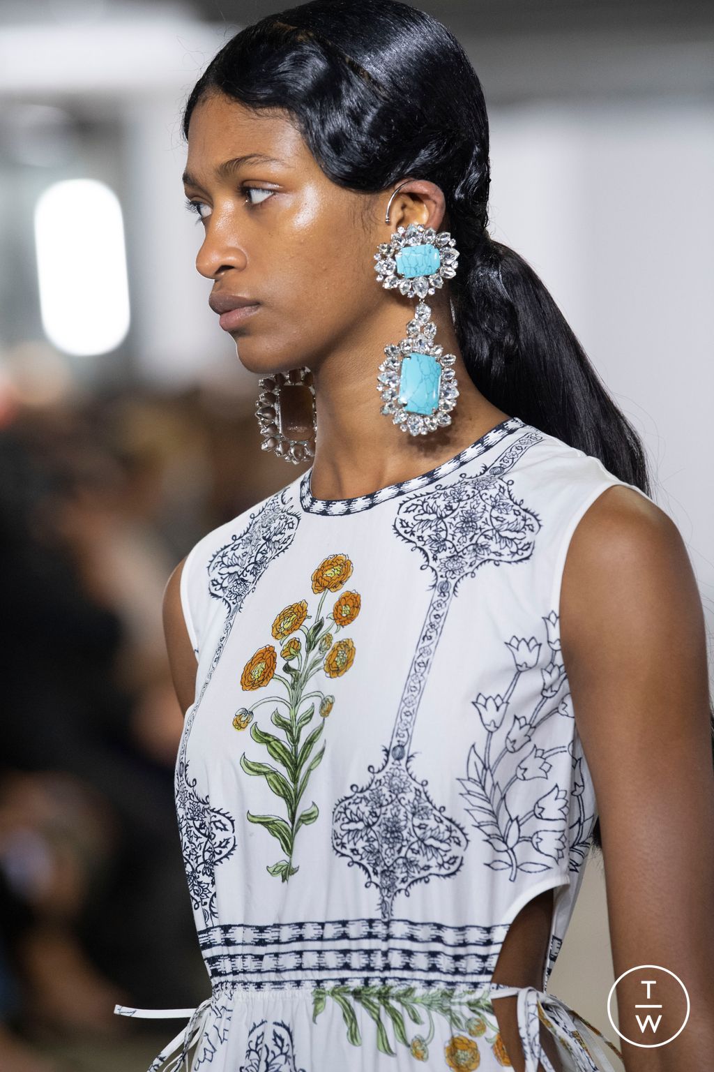 Fashion Week Paris Spring/Summer 2023 look 29 de la collection Giambattista Valli womenswear accessories