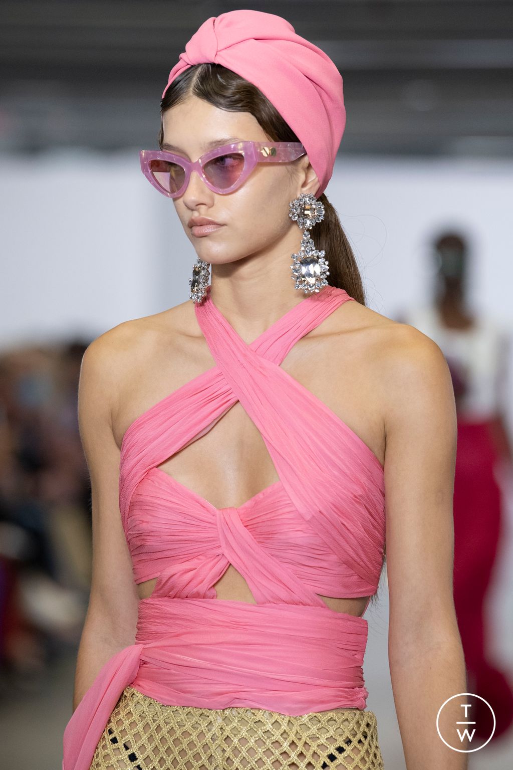 Fashion Week Paris Spring/Summer 2023 look 19 from the Giambattista Valli collection 女装配饰