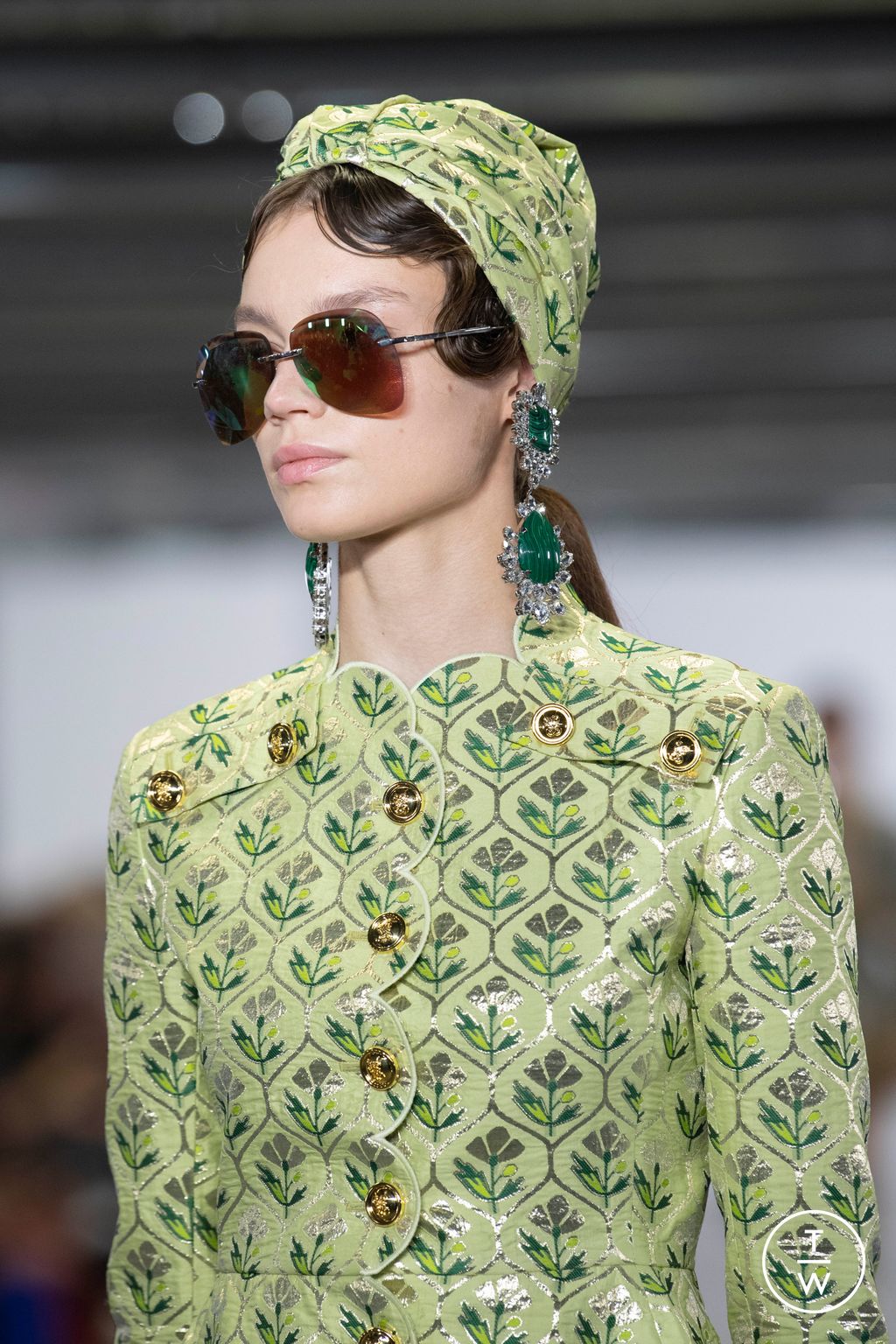 Fashion Week Paris Spring/Summer 2023 look 20 from the Giambattista Valli collection womenswear accessories