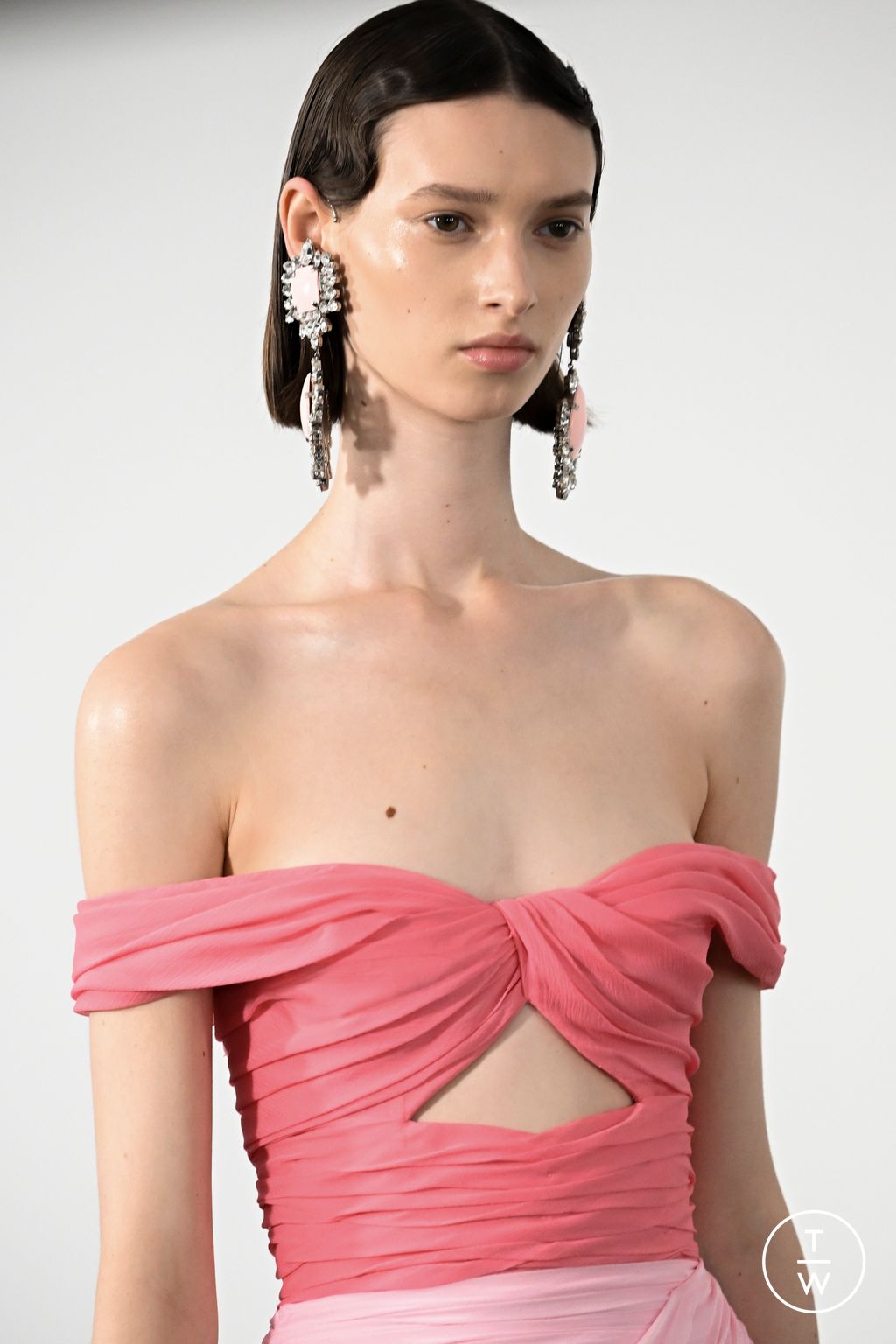 Fashion Week Paris Spring/Summer 2023 look 22 from the Giambattista Valli collection womenswear accessories