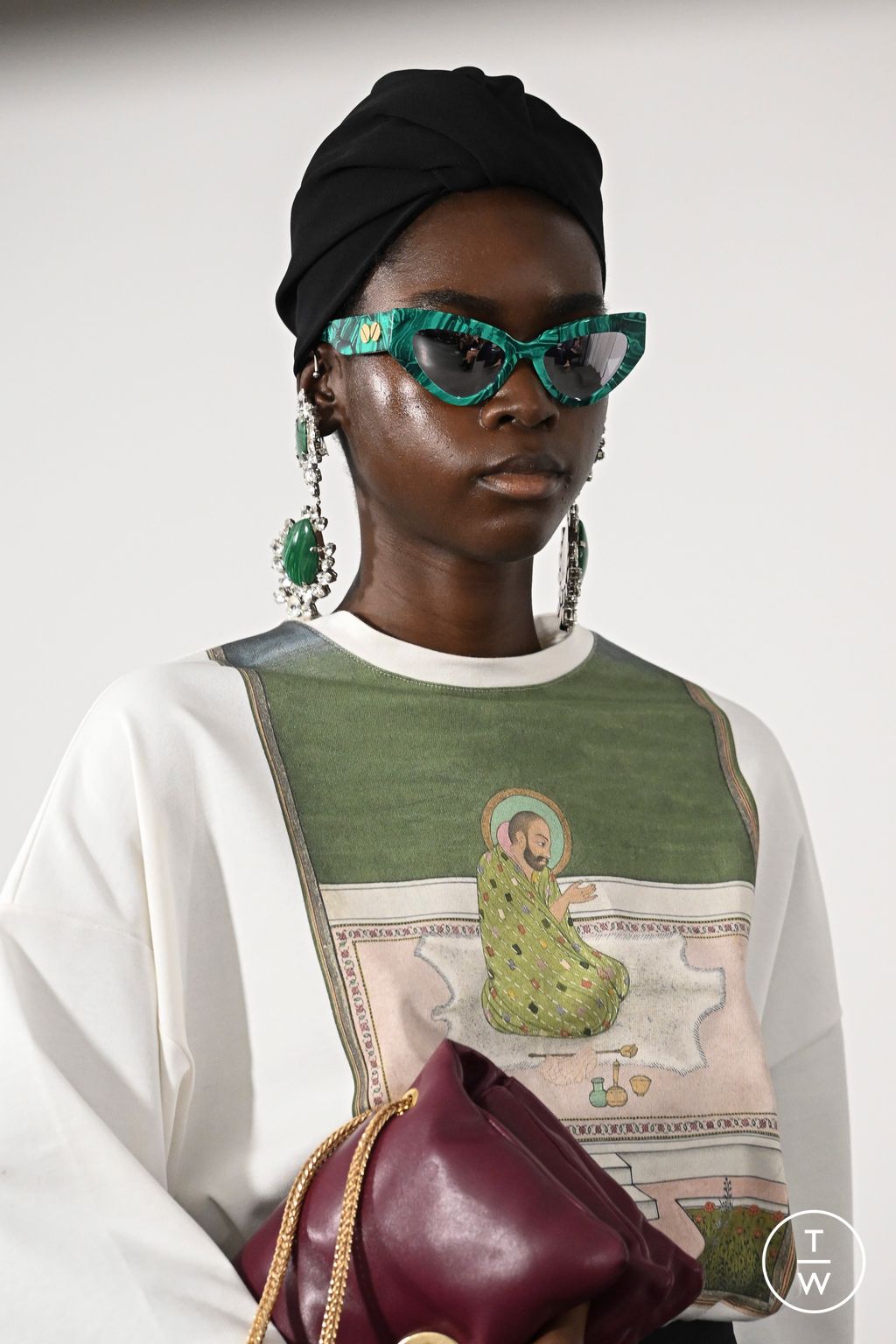 Fashion Week Paris Spring/Summer 2023 look 24 from the Giambattista Valli collection womenswear accessories
