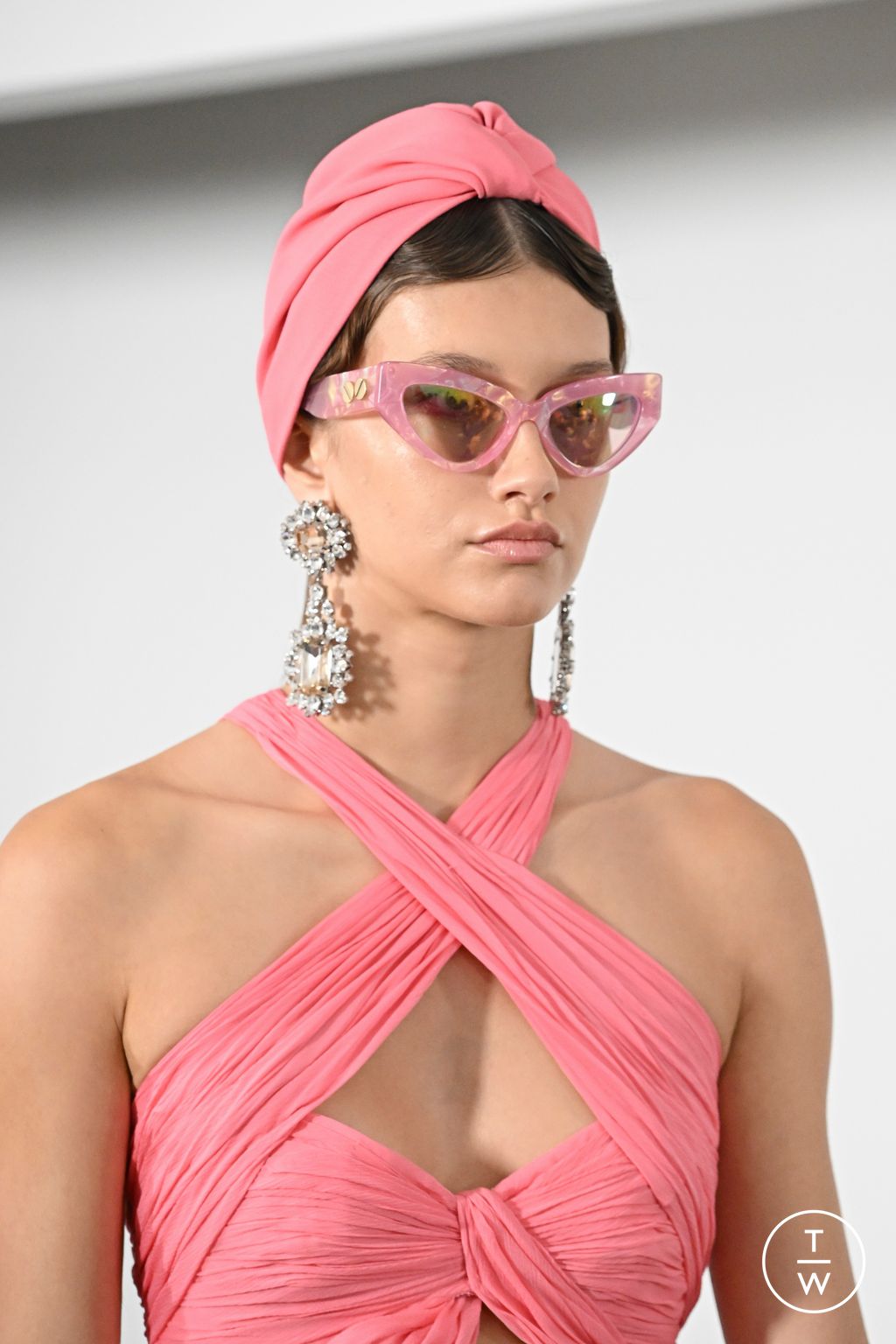 Fashion Week Paris Spring/Summer 2023 look 15 from the Giambattista Valli collection womenswear accessories
