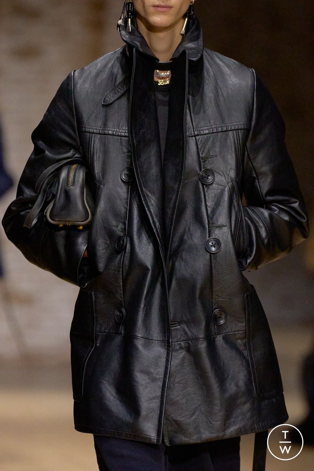 Fashion Week New York Fall/Winter 2025 look 4 from the Coach collection 女装配饰