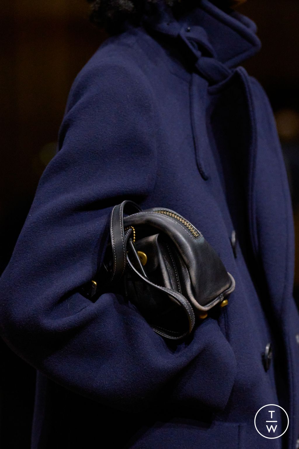 Fashion Week New York Fall/Winter 2025 look 8 de la collection Coach womenswear accessories