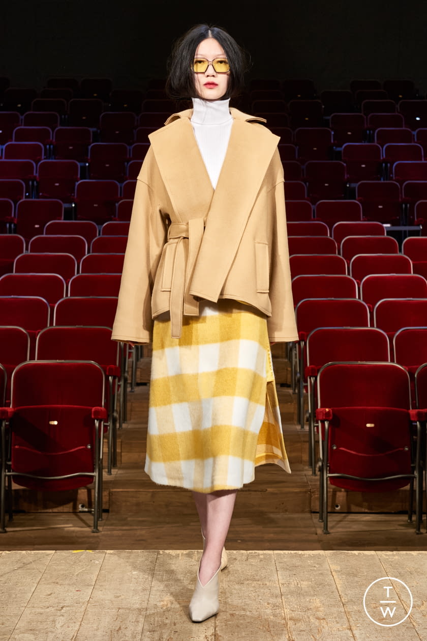 Fashion Week Milan Fall/Winter 2021 look 2 de la collection Gilberto Calzolari womenswear