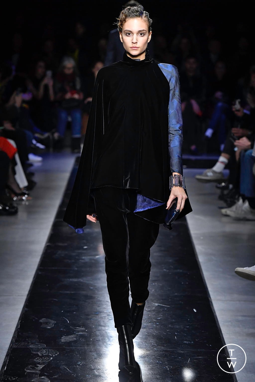 Fashion Week Milan Fall/Winter 2019 look 12 from the Giorgio Armani collection womenswear