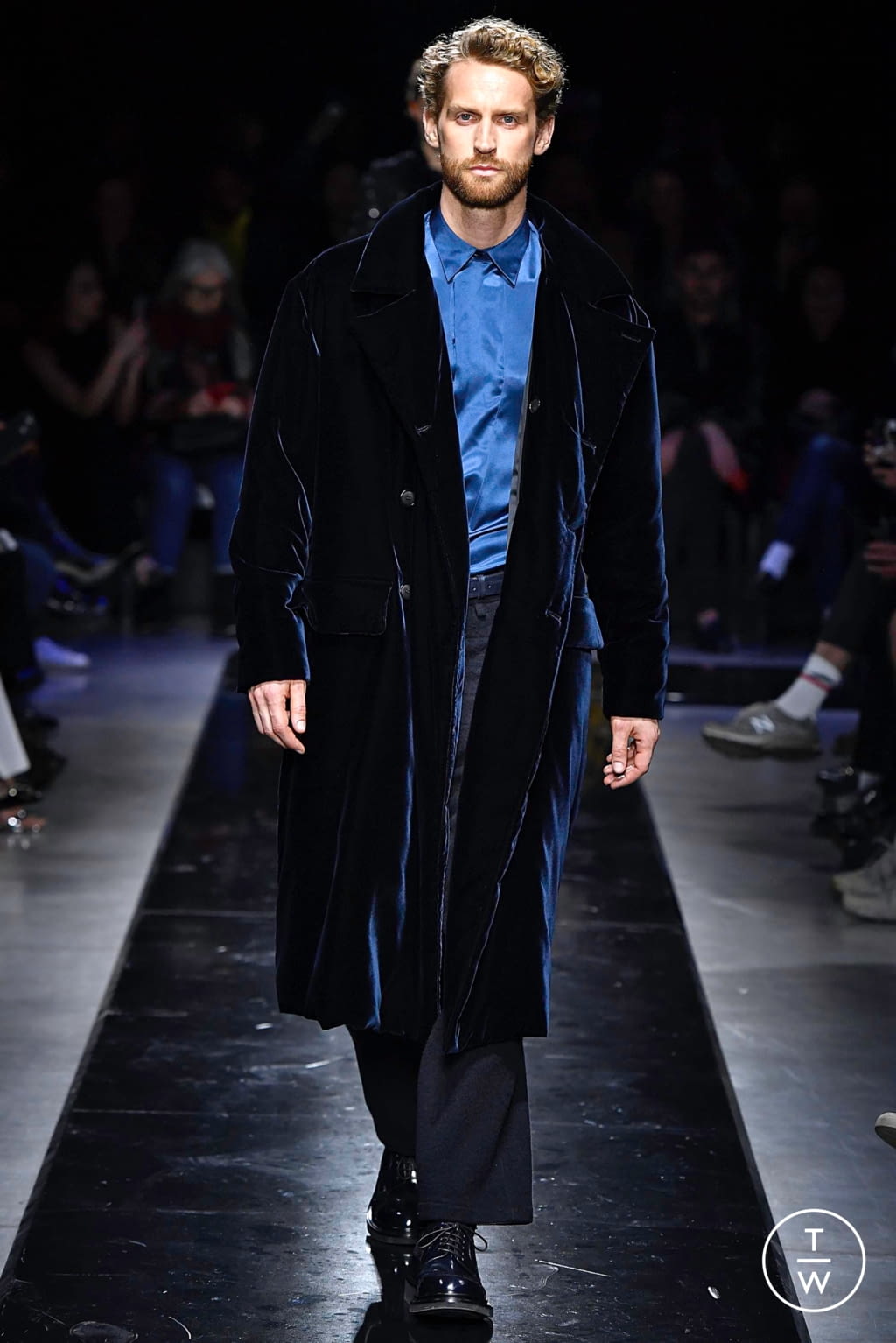 Fashion Week Milan Fall/Winter 2019 look 18 from the Giorgio Armani collection womenswear