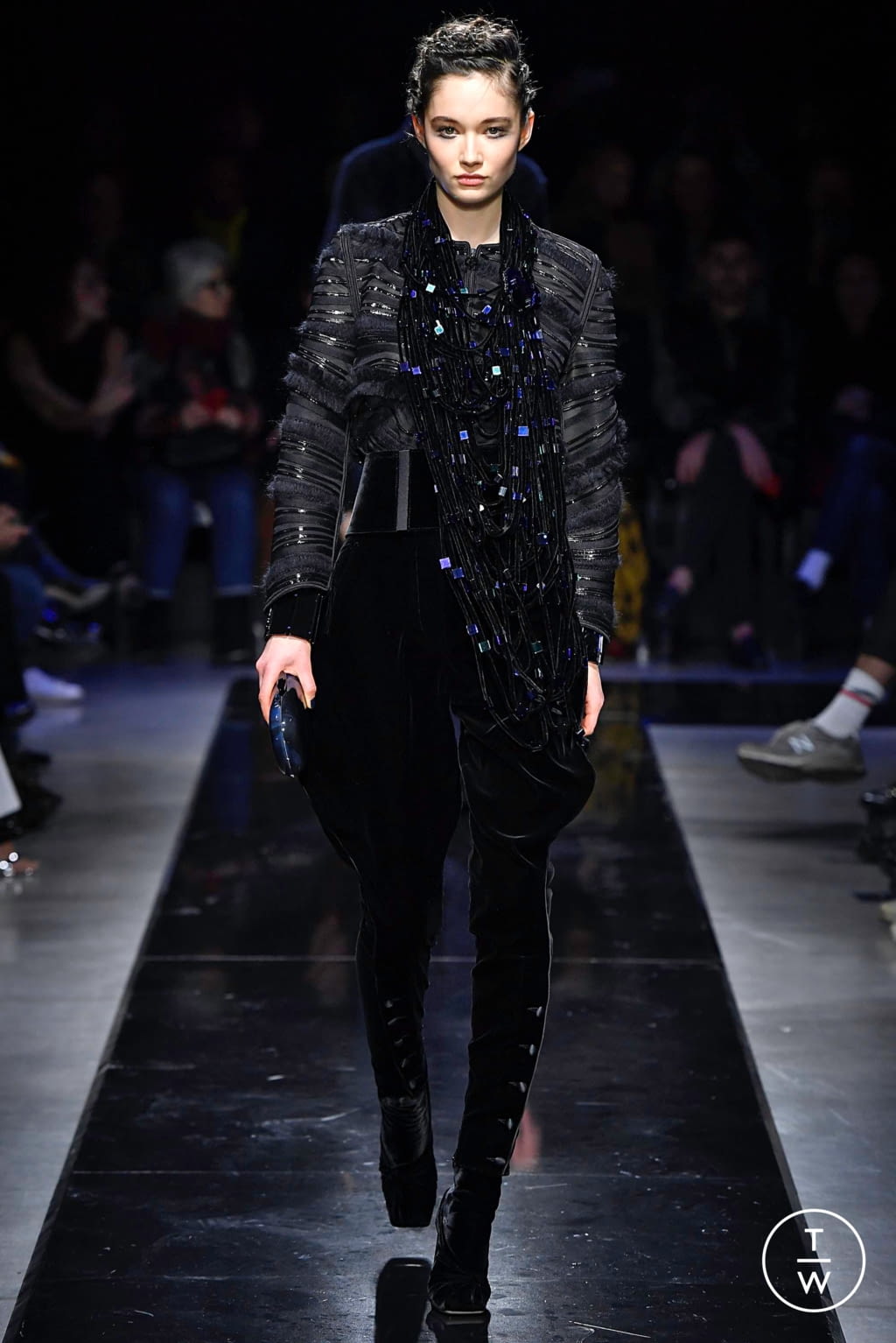 Fashion Week Milan Fall/Winter 2019 look 19 de la collection Giorgio Armani womenswear